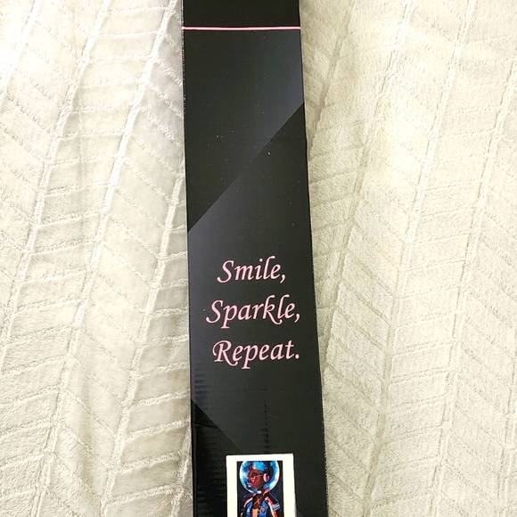 Distracted by Diamonds, Diamond Painting Kit - Picture 3 of 5